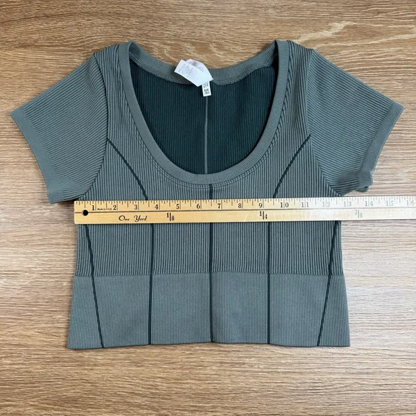 OFFLINE by Aerie Seamless Ribbed Crop Top Women's M Short Sleeve Green Workout - Image 7