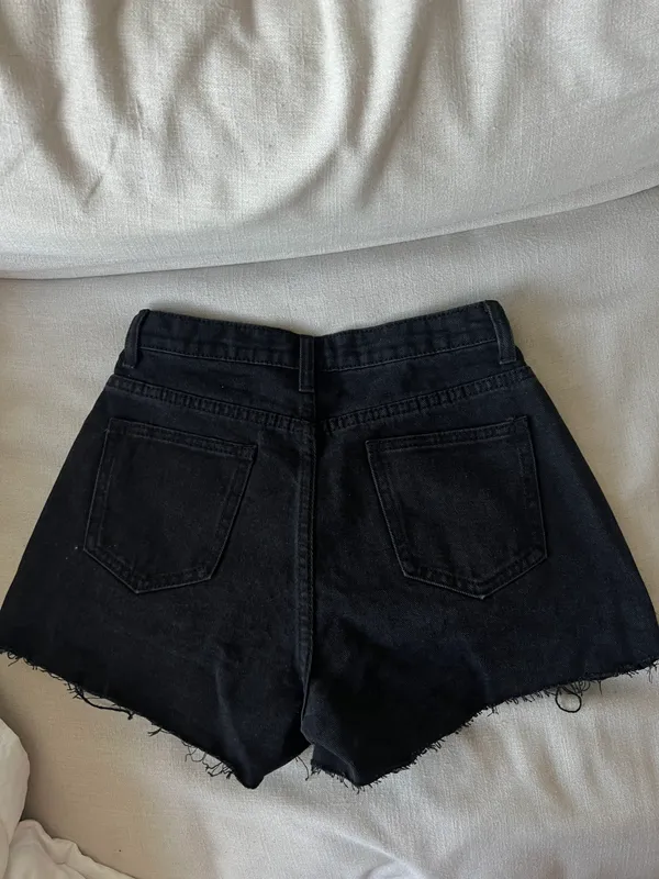 Pretty Little Thing Black High Waists Distressed Denim Shorts - Image 6