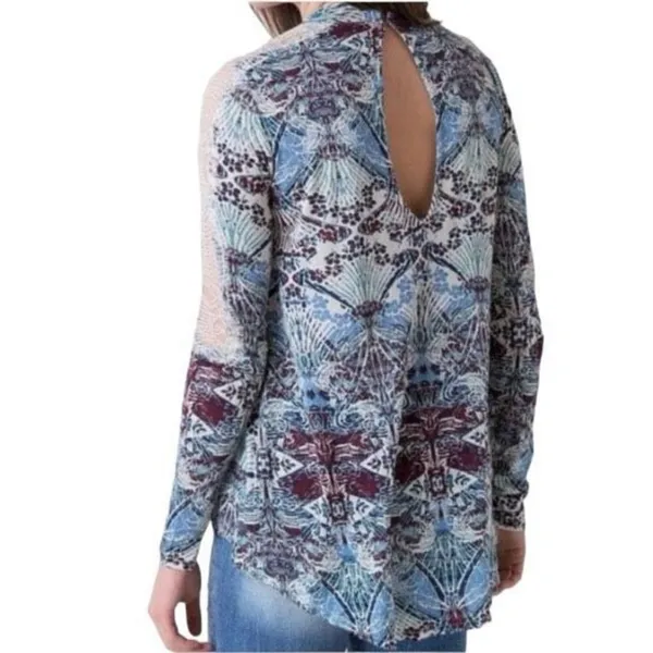 ✨FREE PEOPLE: New World Snow Lace Split Fly Away Top✨ - Image 4