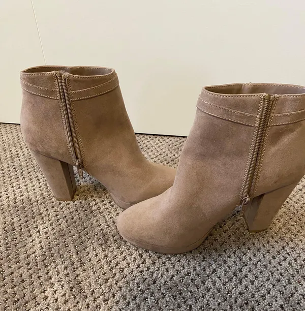 LC Lauren Conrad Heeled Booties - Image 4