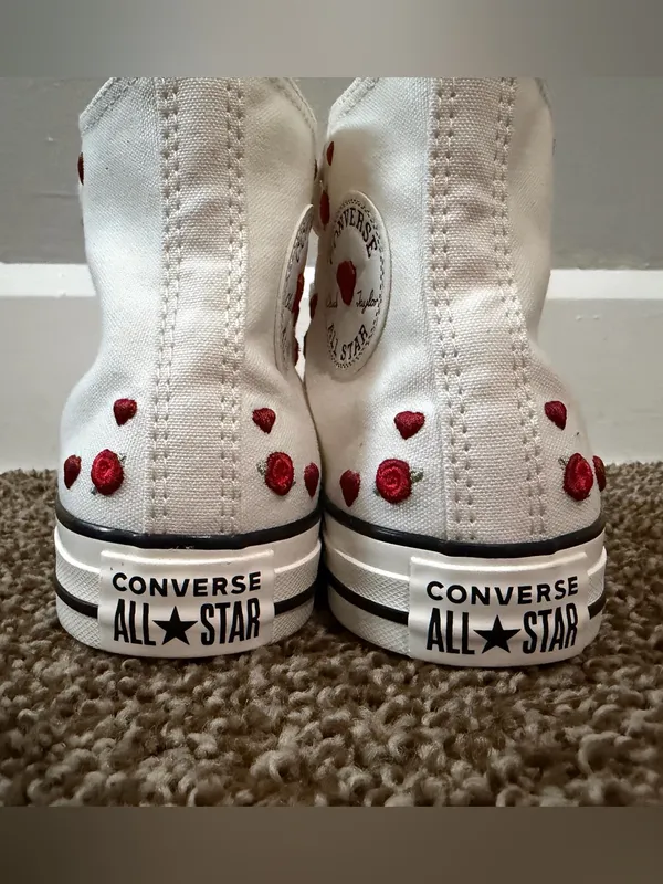 Converse Chuck Taylor All Star High Valentine's Day Hearts Roses White Size 8 - Image 4