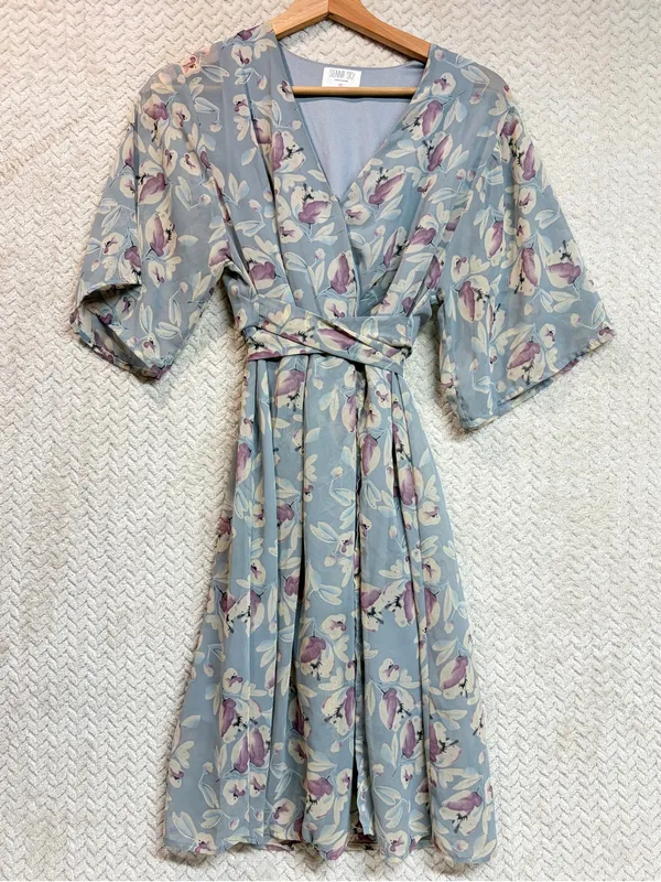 Sienna Sky Floral Faux Wrap Midi Dress M Blue Purple Cottagecore Fairycore Soft‎ - Image 6