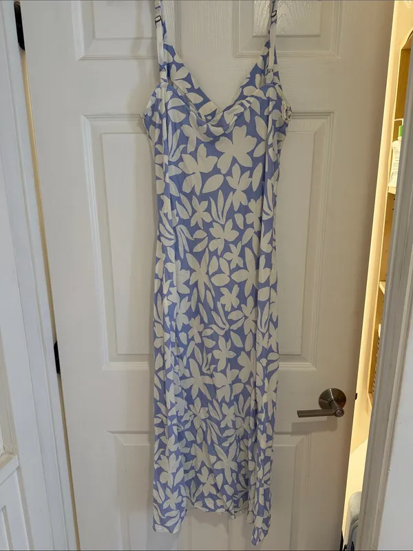 Rip Curl Lavender and White Floral Midi Dress - Image 2