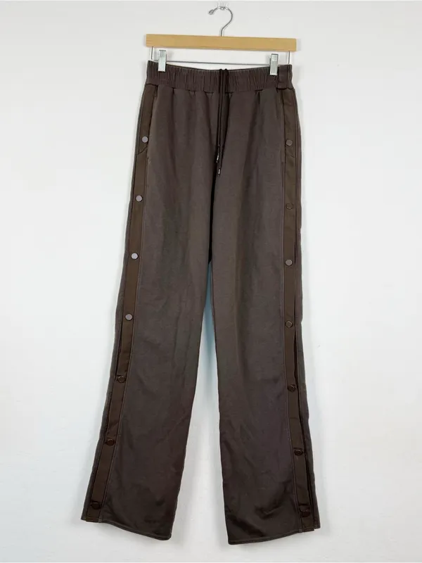 ALO Yoga Courtside tearaway snap pants espresso brown wide leg sweatpants - Image 4