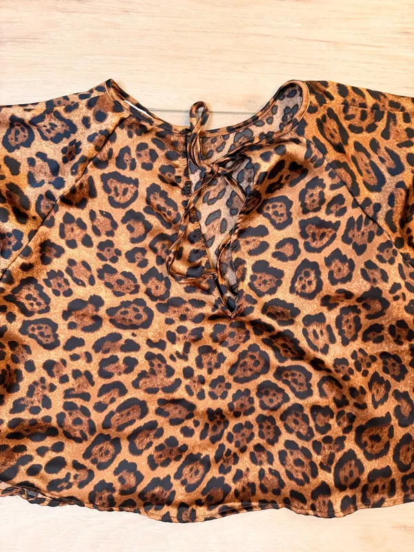 H&M Cropped Cheetah Blouse - Image 3