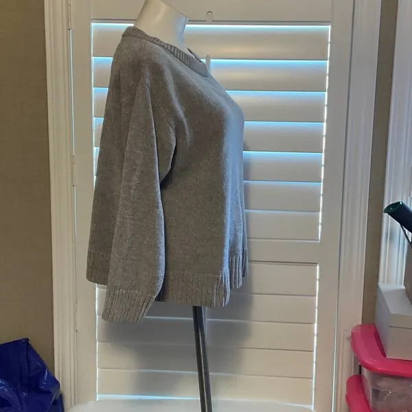 Elegant Gray Women's Crew Neck Sweater - Image 2
