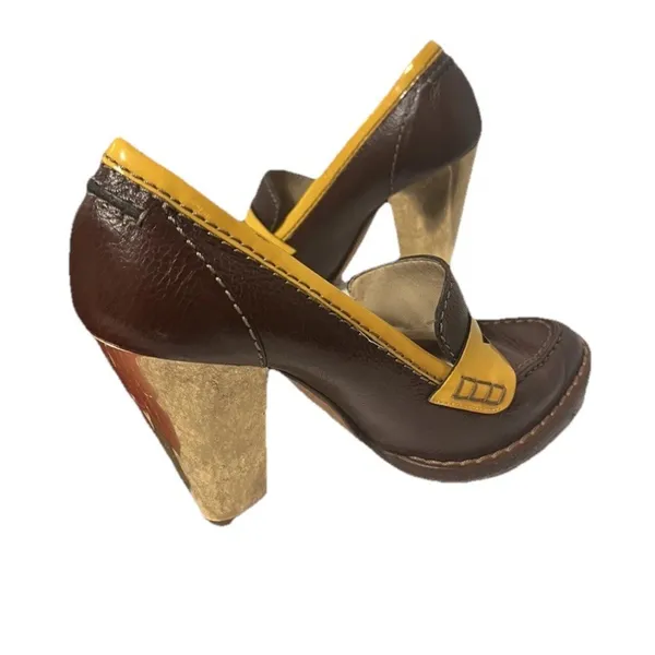 Dolce & Gabbana vintage two-tone penny loafer block heels 1970s retro aesthetic. - Image 5