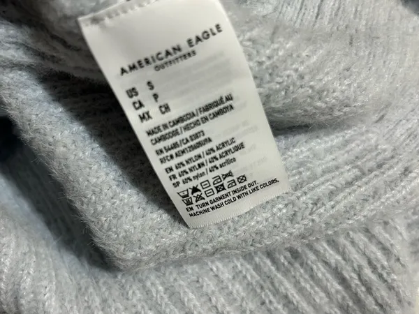 American Eagle Outfitters Off-the-Shoulder Cropped Cozy Sweater Size Small - Image 6