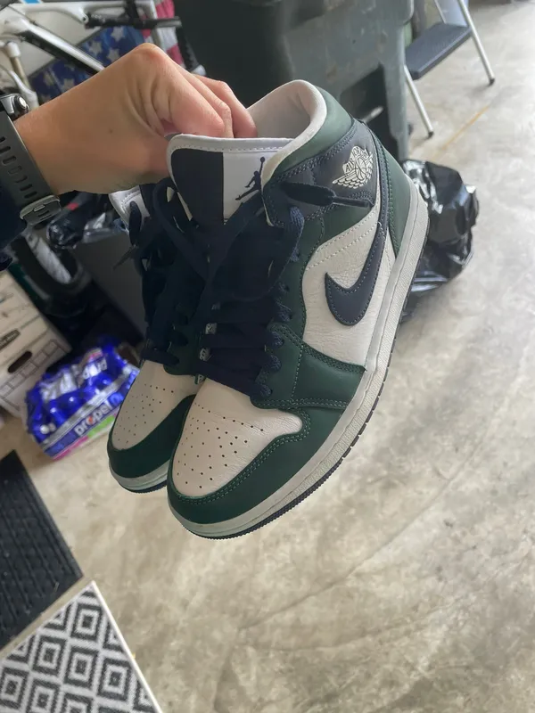 Nike Air Jordan 1 Mid - Image 2
