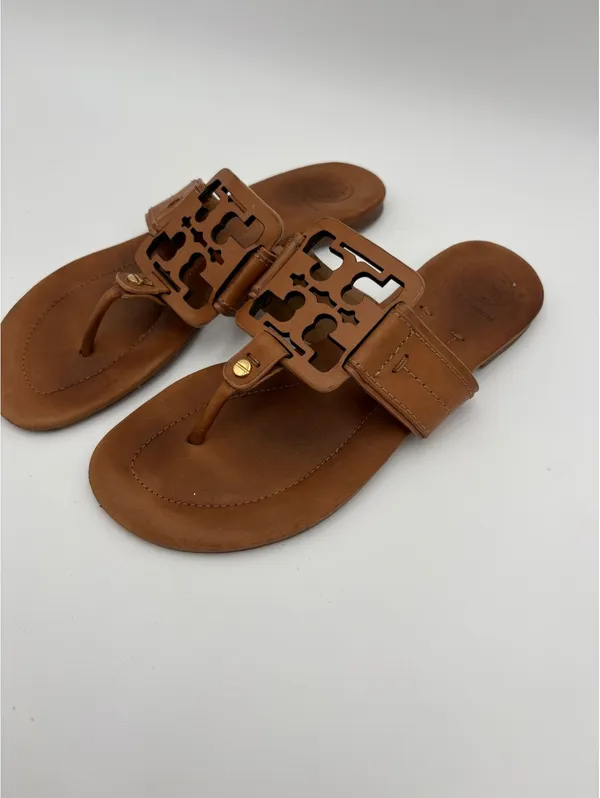 Tory Burch $248 Woman’s 7M Brown Leather Thong Sandals with Logo Accent Size 7M - Image 2