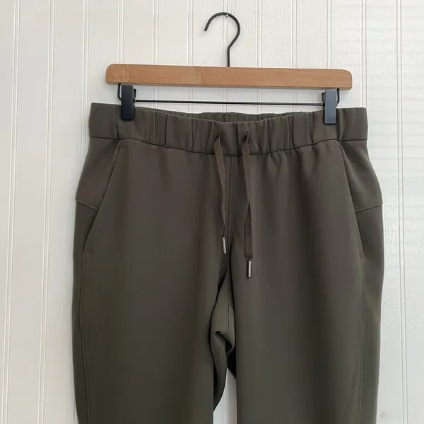 LULULEMON On the Fly Jogger in Dark Olive Size 6 - Image 7