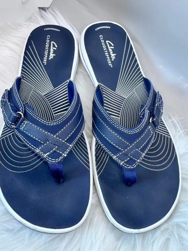 Clarks Navy Adjustable thong sandals flat cloudsteppers comfortable size 10 - Image 3