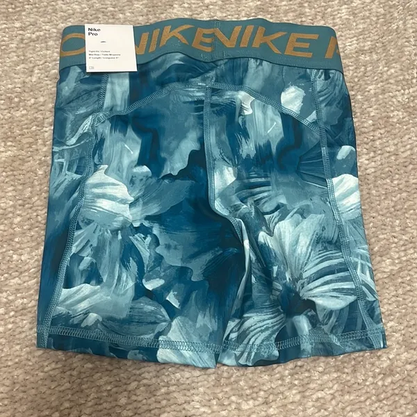 Nike Spandex shorts - Image 4