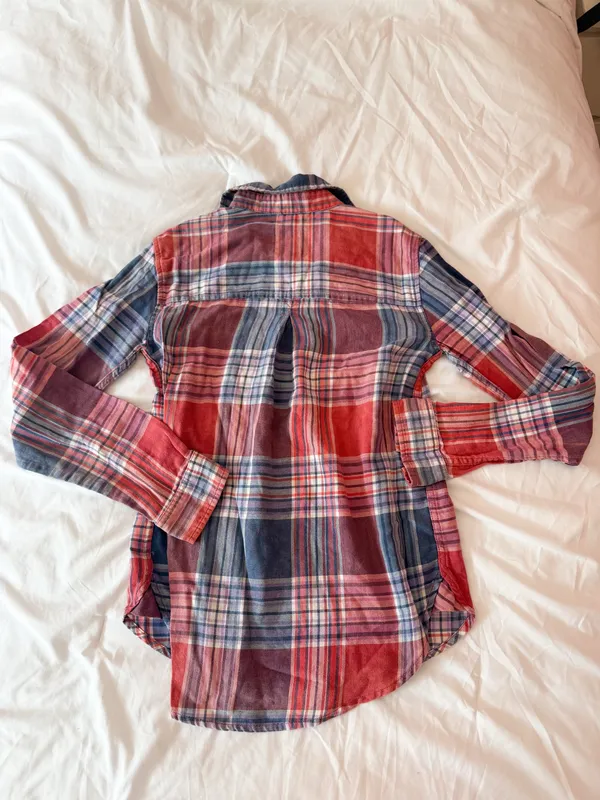 American Eagle Boyfriend Fit Red And Blue Plaid Button Down Shirt Size XS - Image 2