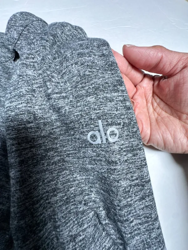 Alo Yoga Alloy Heather Mantra Long Sleeve Top Small Cutout Thumbholes Activewear - Image 5