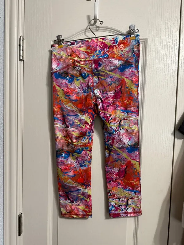 💖Beauty & the Mess Abstract Marble Capri Cropped Leggings‎ Dopamine Maximalist - Image 4
