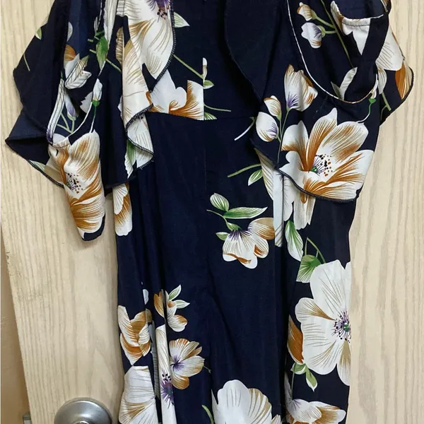 Shein floral navy dress in size small - Image 2