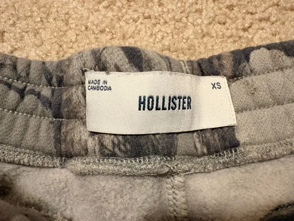 Men's Hollister camo sweat shorts - Image 4