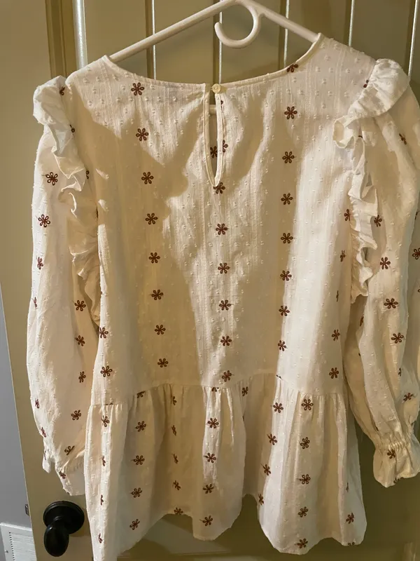 Universal Threads Flower Top - Image 5
