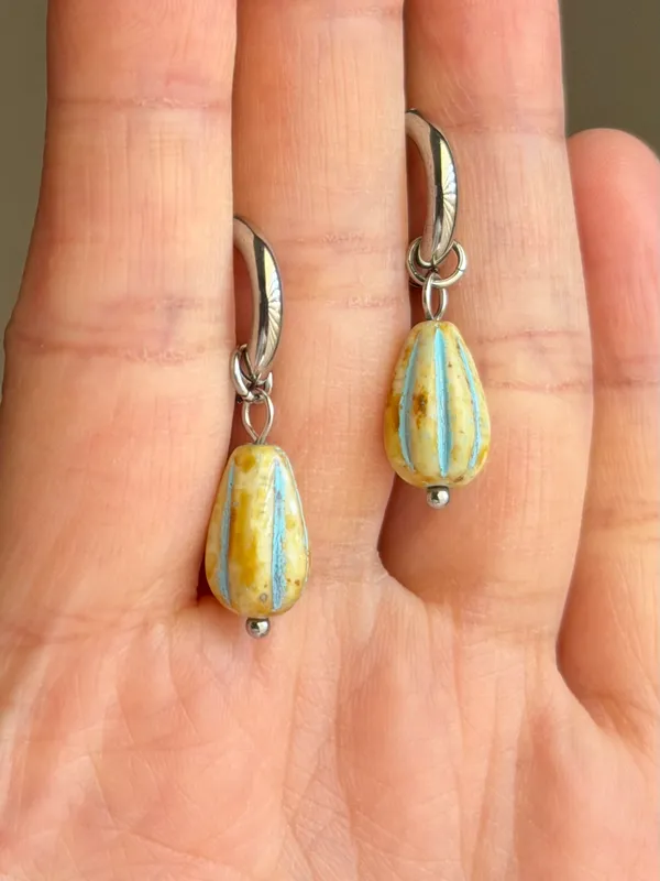 Handmade teardrop Czech glass simple minimalist hoop dangle earrings💛 - Image 3