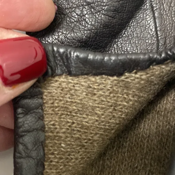 Women’s Dark brown leather gloves with cashmere lining. Size Medium. - Image 5