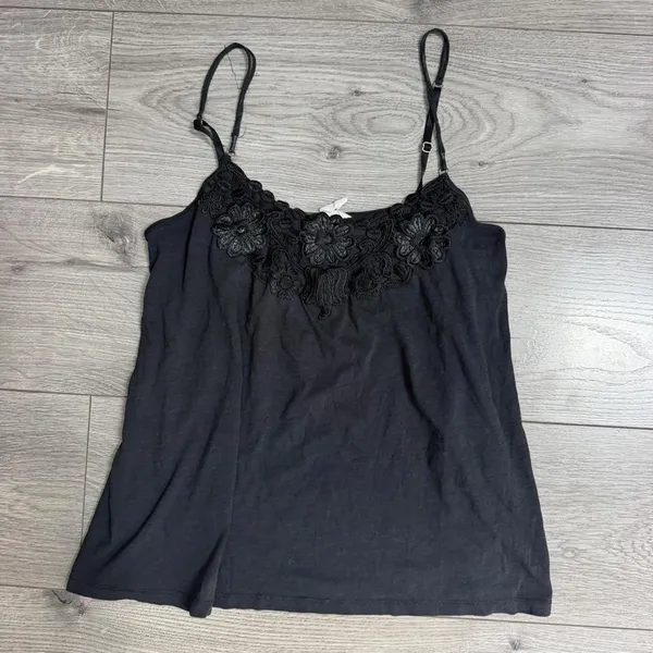 Aeropostale black lace cami top with floral embroidery - Image 2