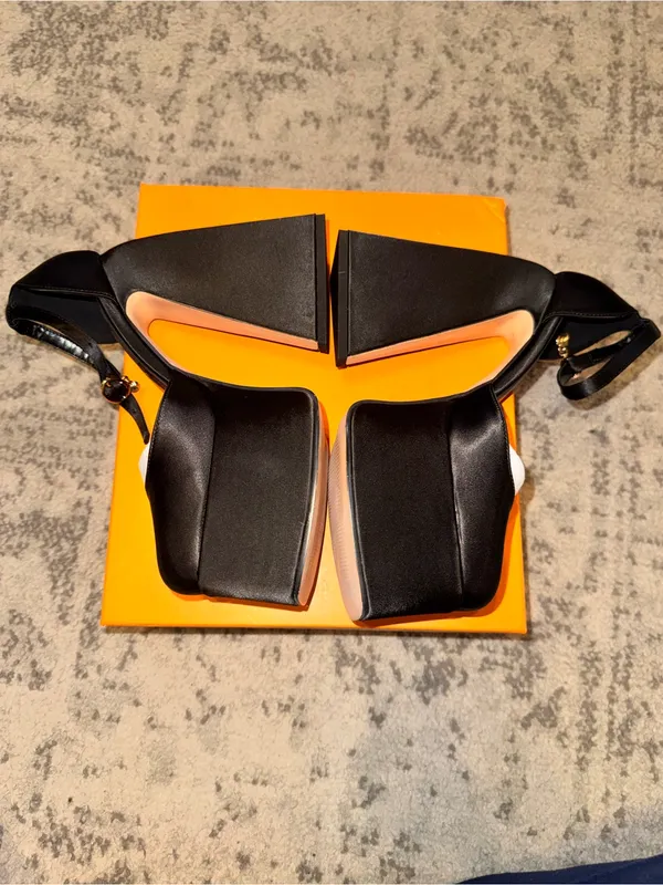 Black Satin Mary Jane ankle strap platform heels new in box size 36(6) - Image 3