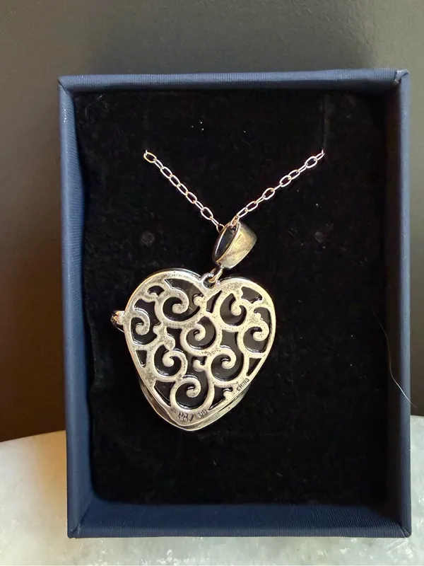 Gorgeous Silver toned heart pendant with intricate scrollwork design 🖤 - Image 2