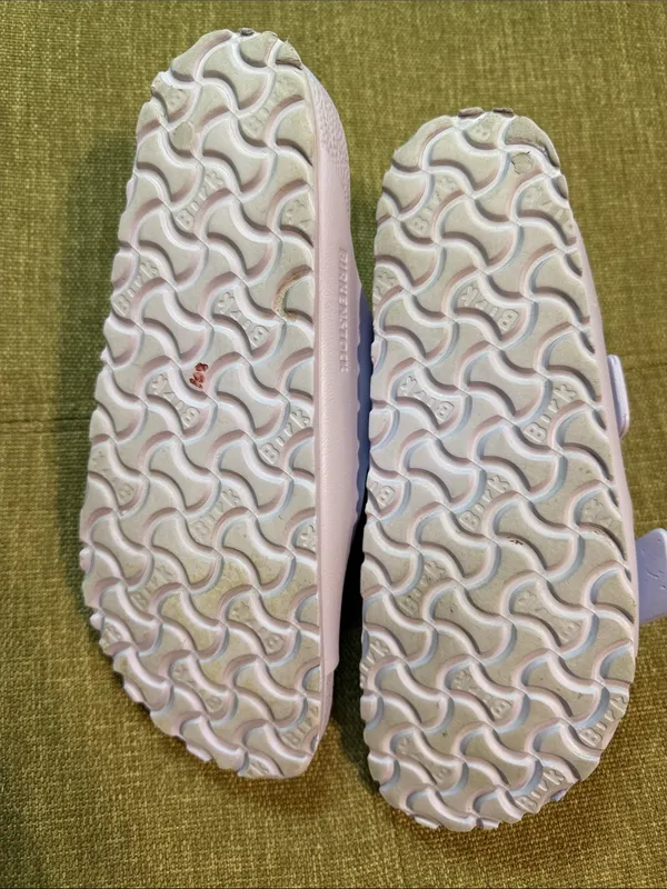Birkenstock Arizona EVA Sandals in light purple - Image 4