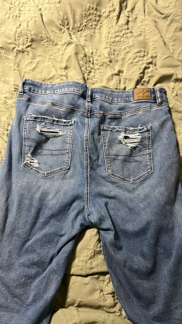 American Eagle Jeans - Image 3