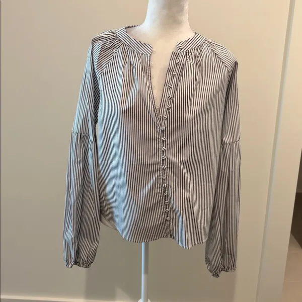 New With Tags Evereve Sophia Stripe Poplin Top S Mz M - Image 3