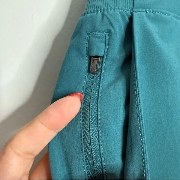 NWOT Athleta Brooklyn Short‎ Teal Green Size 18 Workout Gym Yoga Activewear - Image 4