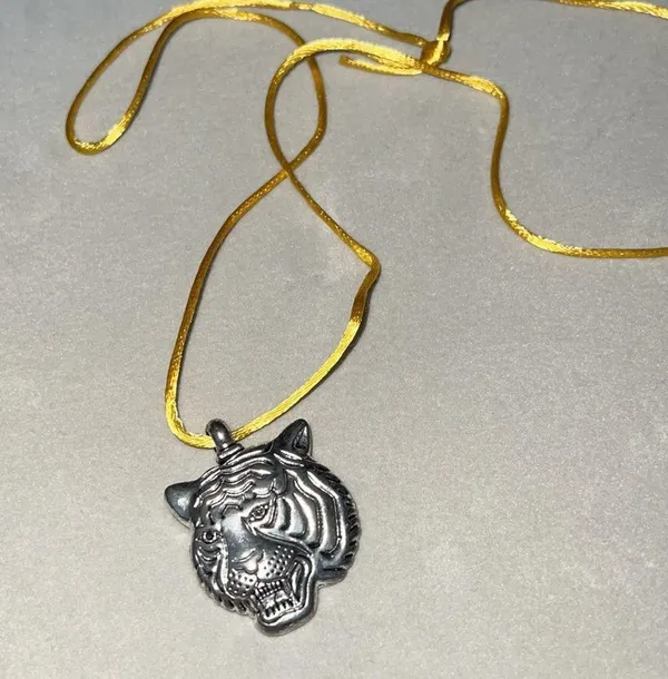 🤩4/$15🥳 tiger pendant necklace - Image 2