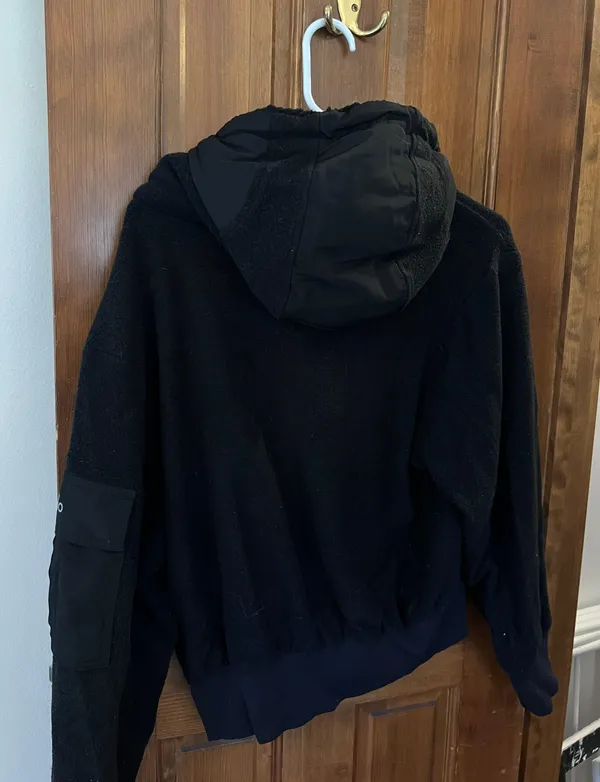 Alo Winter Sweatshirt - Image 4