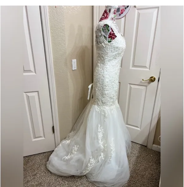 Elegant white wedding dress size S - Image 3