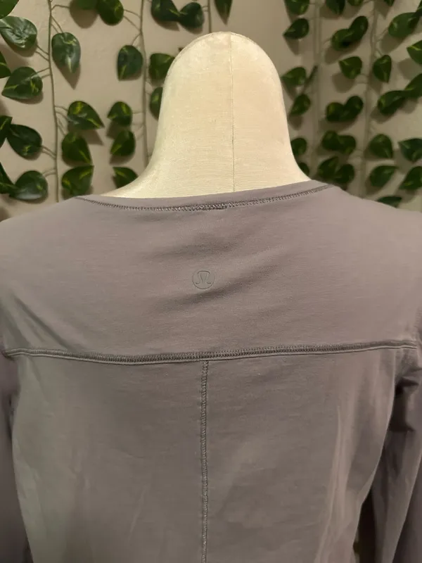 Lululemon long sleeve size 8  - Image 3