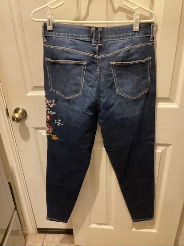 Knox Rose Blue Skinny Jeans with Side Floral Embroidery - Image 4
