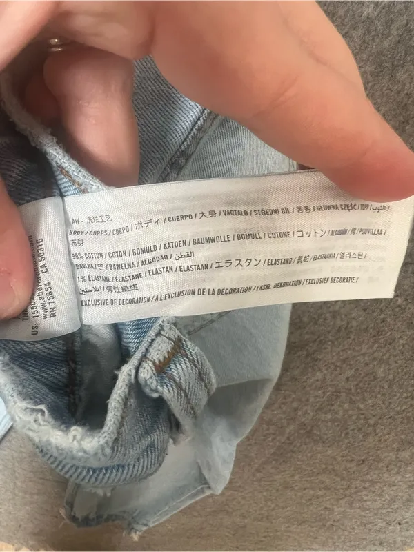 Abercrombie & Fitch Woman’s‎ Size 10 Light Wash Women’s High Rise Mom Jeans - Image 3