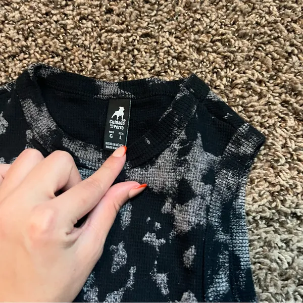 Cuidado con el pero Black and Gray Women's Tank Top - Image 2