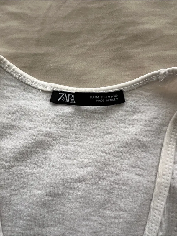 Zara White Ribbed V-Neck Crop Top - Image 3