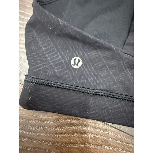 Lululemon Women’s 12 Black Patterned Energy Sports Bra Strappy No Padding - Image 4