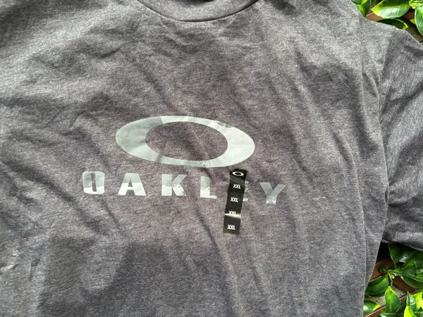 Grey Oakley T-Shirt Size XXL - Image 3