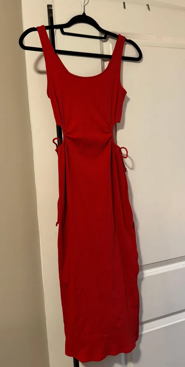 Boutique Red midi dress - Image 3