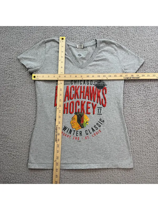 Chicago Blackhawks 2017 NHL Winter Classic V Neck Graphic T Shirt Women's Small - Image 3