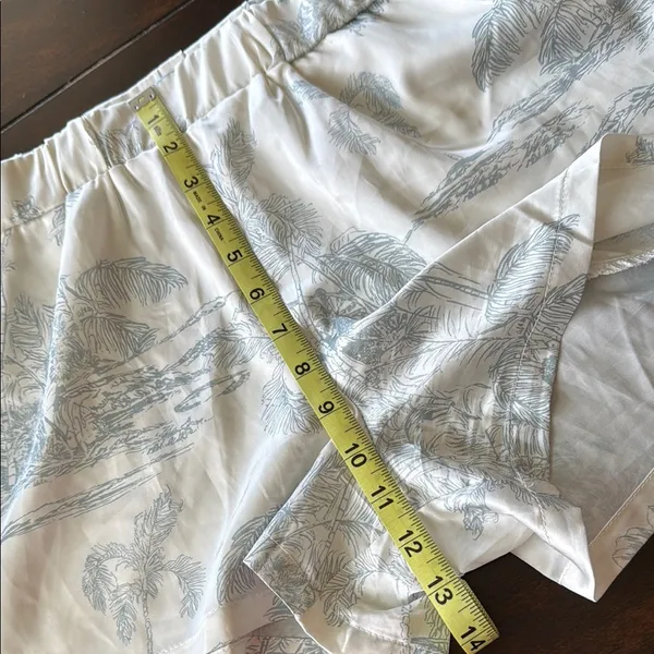 VINTAGE HAVANA White & Blue Tropical Print Stretch Waist Satin Shorts Size Small - Image 10