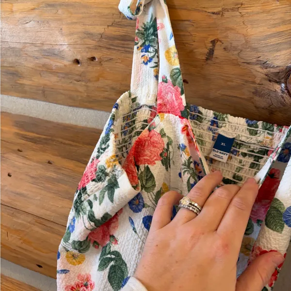 Old Navy Cropped Fitted Floral Tank Top size XL - Image 5