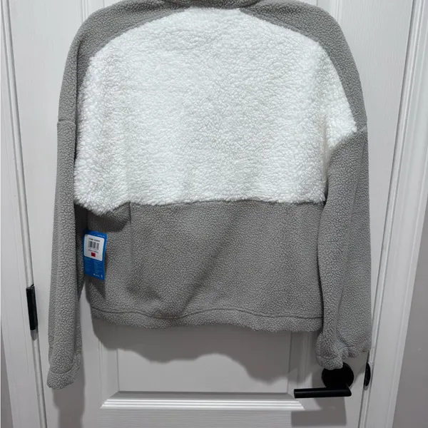 Columbia Women’s Lodge Fleece Pullover- size medium - Image 2