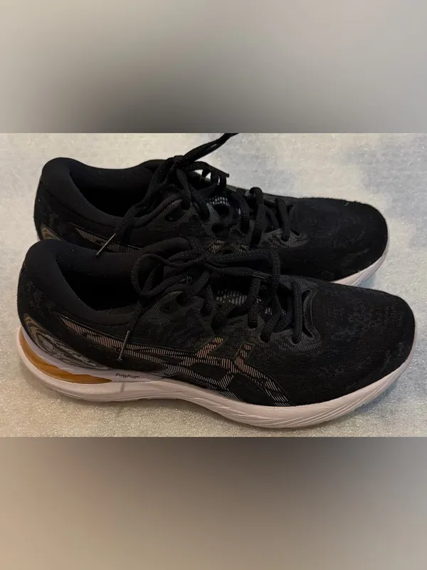 Oasis Women's Black Athletic Sneakers with Gold Accents - Image 2