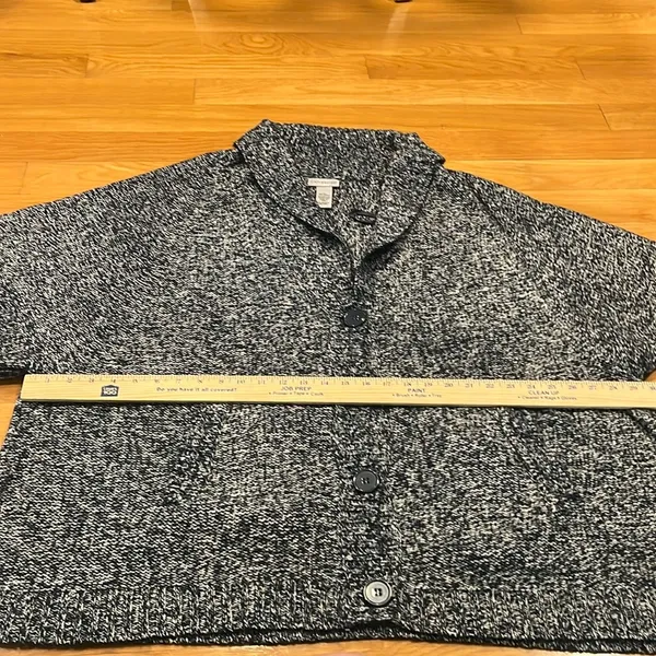 Catherine’s women’s quarter sleeve button down cardigan sweater size 3X.(26/28W) - Image 3