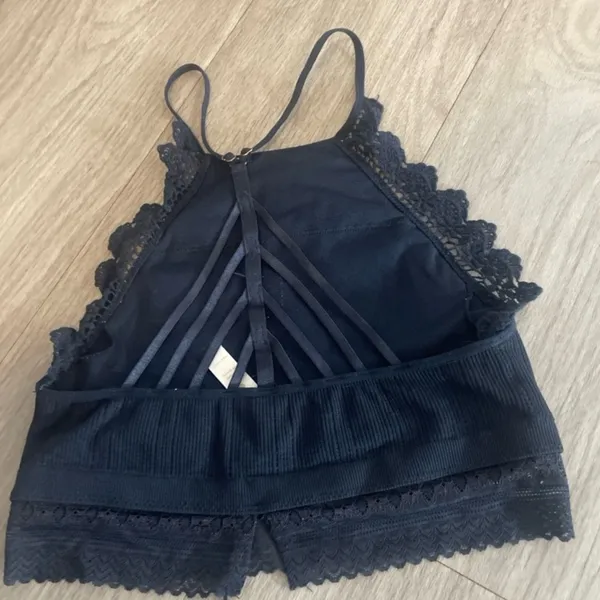 Halter Crop Top Black Size M - Image 2